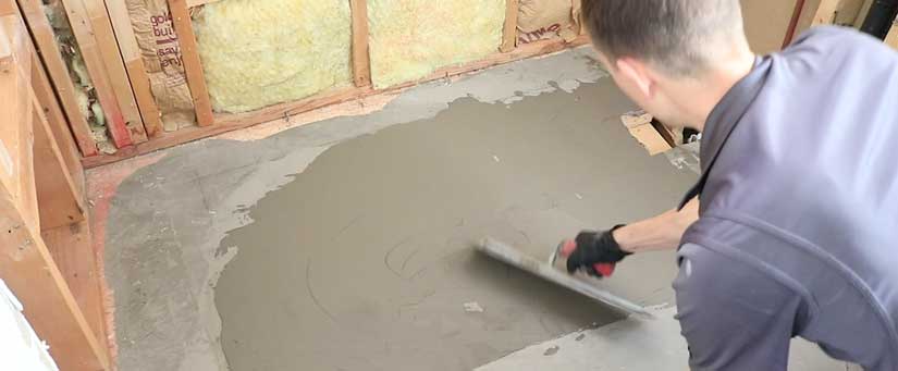 Level floor below bathtub